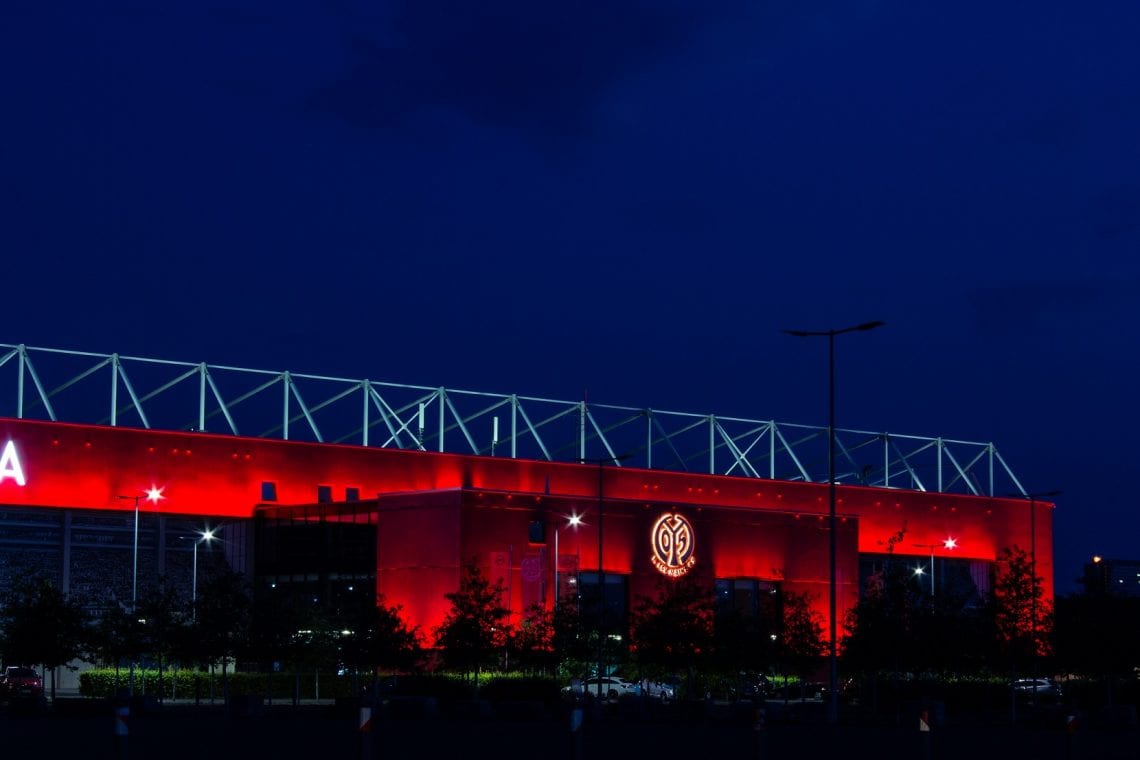 Stadion Mainz w nocy