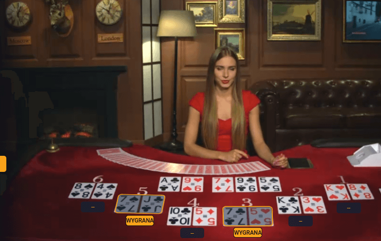 Krupier rozdający karty w pokera w Betgames.