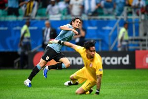 Edinson Cavani po strzeleniu gola - kupon Copa America 21.06