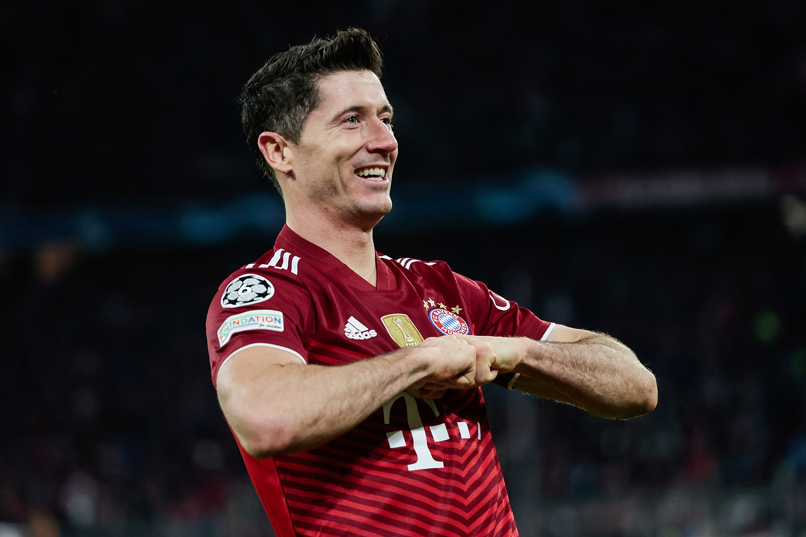 Lewandowski cieszący się po golu