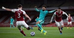 Salah i Tierney w walce o piłkę - Liverpool - Arsenal SEO 19.11.