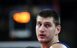 Nikola Jokić zawodnik Denver Nuggets oraz reprezentacji Serbii; NBA 18.11.2021