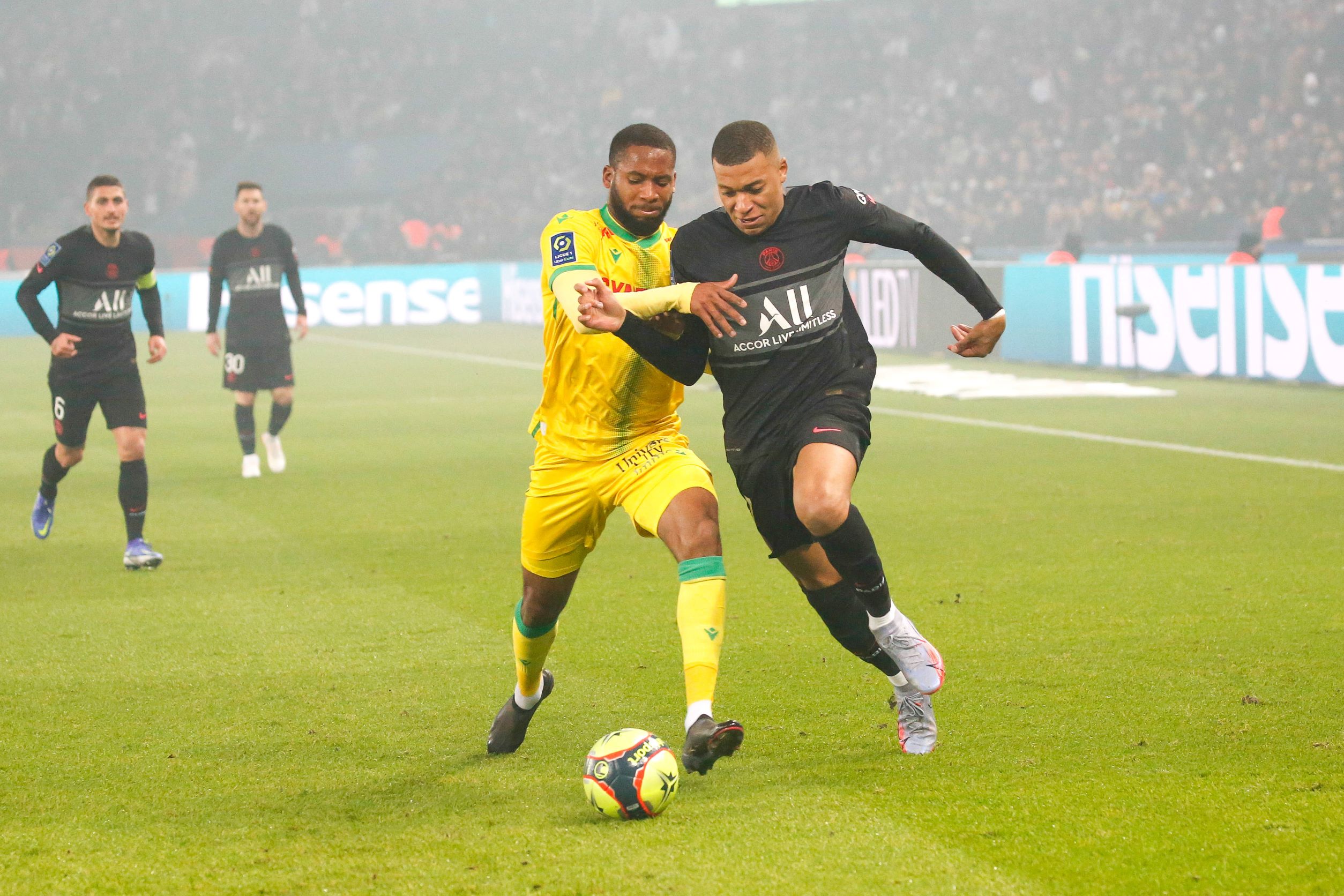 Mbappe podczas dryblingu - kupon SEO St. Etienne - PSG