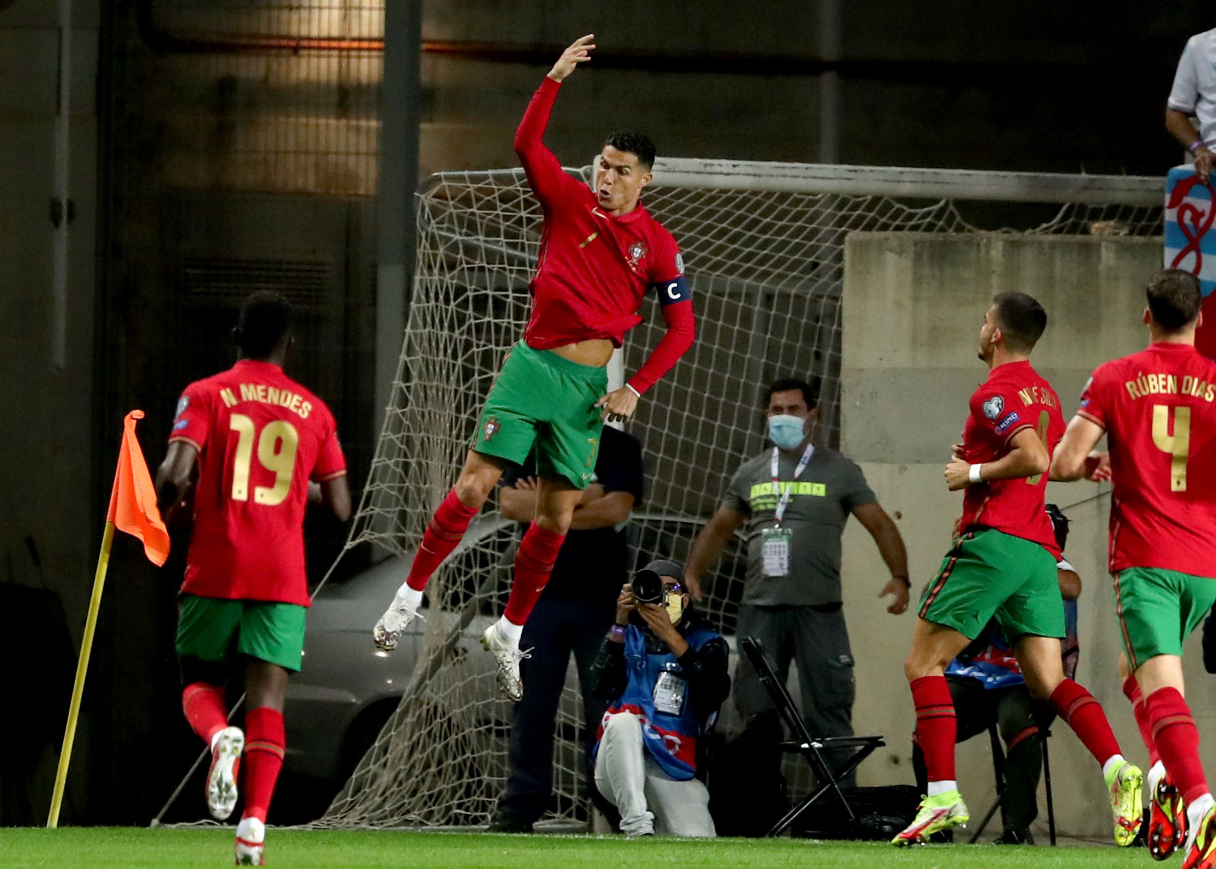 Ronaldo celebrujący zdobycie gola - kupon el. MŚ 11.11.2021, Superbet