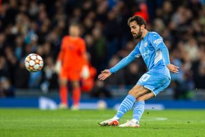 Bernardo Silva podający piłkę - kupon SEO Newcastle - Manchester City 18.12.