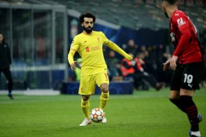 Mohamed Salah podczas dryblingu - kupon PL 16.12. Totalbet