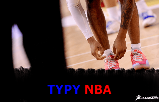 Typy NBA; koszykarz wiąże sznurowki w trakcie mecz; 31.01.2022