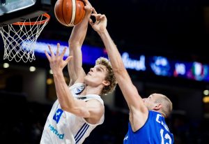 Lauri Markkanen zawodnik Cleveland Cavaliers oraz reprezentacji Finlandii; NBA; 28.02.2022