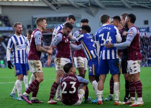 Aston Villa i Brighton podczas przepychanki