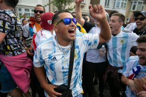 Cieszący się fani Argentyny
