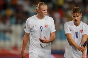 Haaland i Odegaard w rozmowie podczas meczu