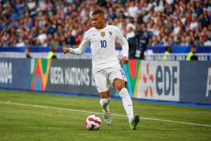 Kylian Mbappe podczas akcji w meczu reprezentacji