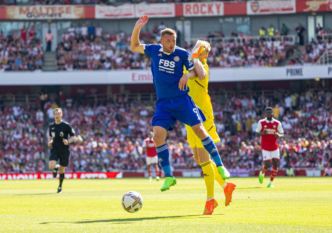 Jamie Vardy w pojedynku z Ramsdalem