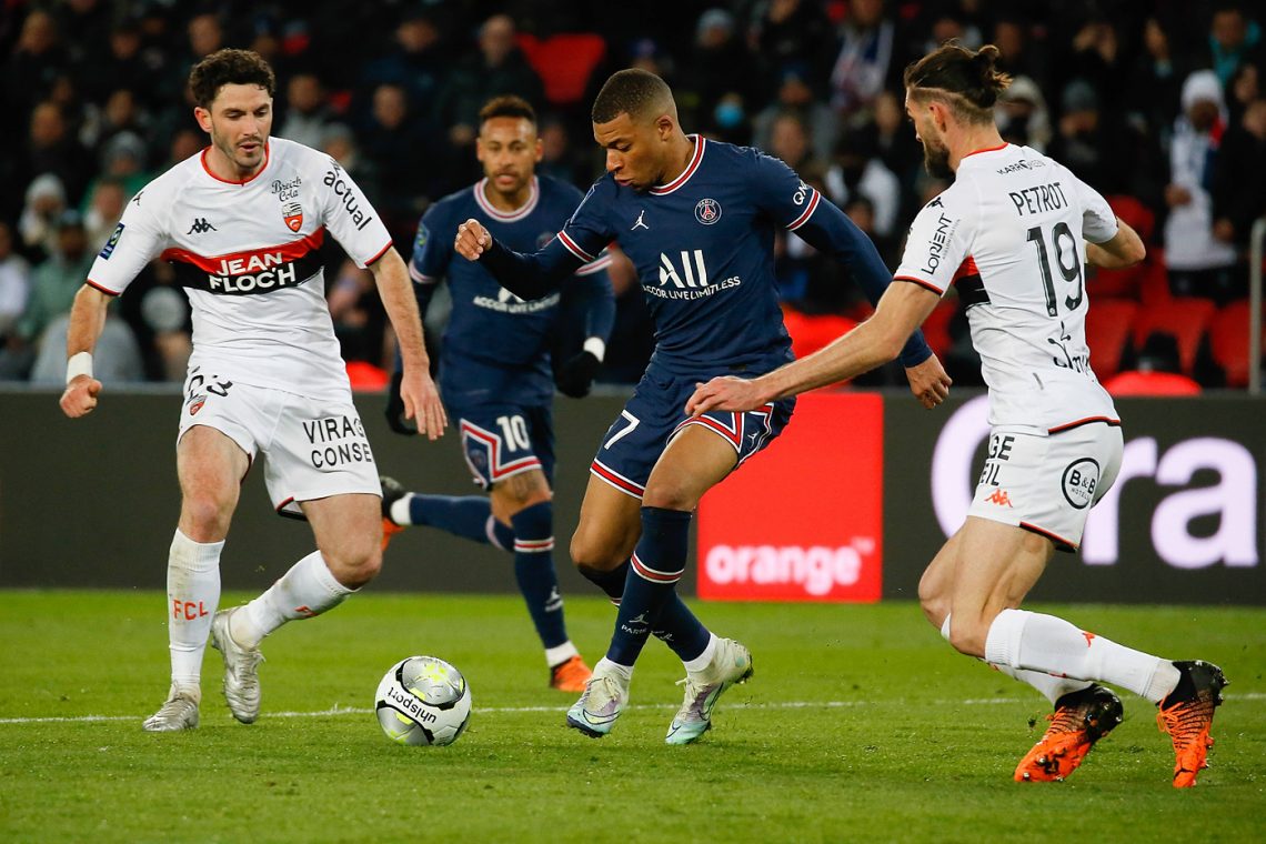 Kylian Mbappe i piłkarze Lorient