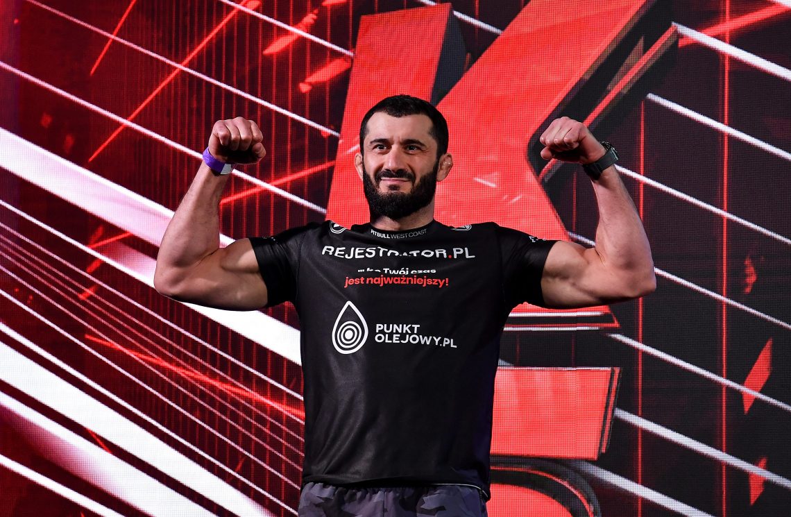 Mamed Khalidov podczas ważenia