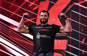 Mamed Khalidov podczas ważenia