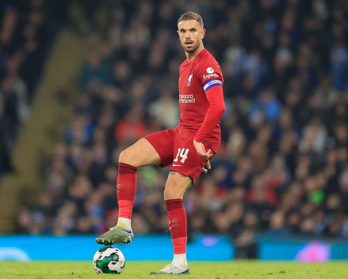 Jordan Henderson z piłką przy nodze