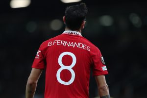 Bruno Fernandes odwrócony plecami