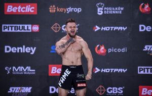 Amadeusz Ferrari Roślik na ważeniu przed Fame MMA 16