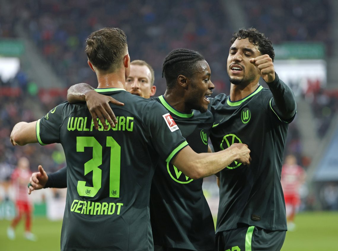 Piłkarze Wolfsburga po strzelonym golu