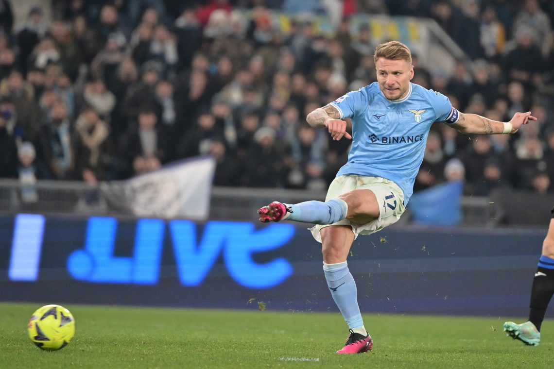 Ciro Immobile podający piłkę