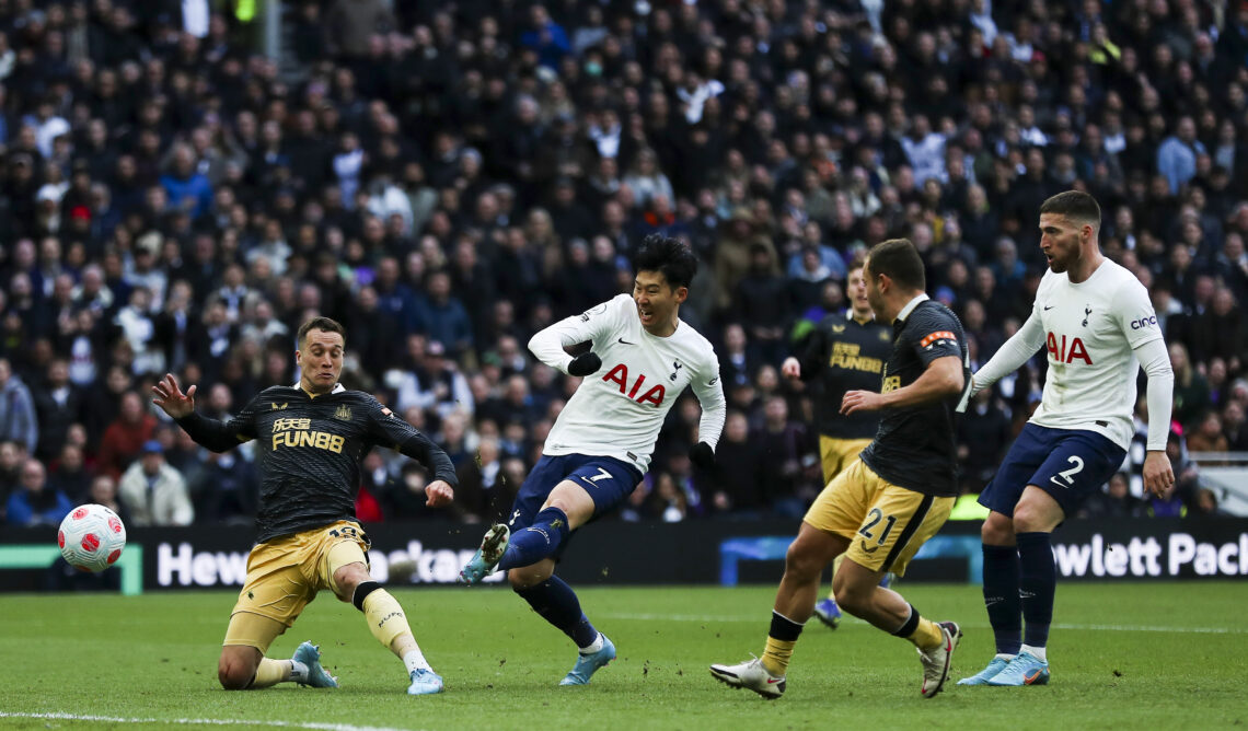 Son oddający strzał na bramkę Newcastle