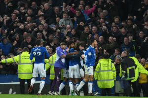 Piłkarze Evertonu po strzeleniu gola