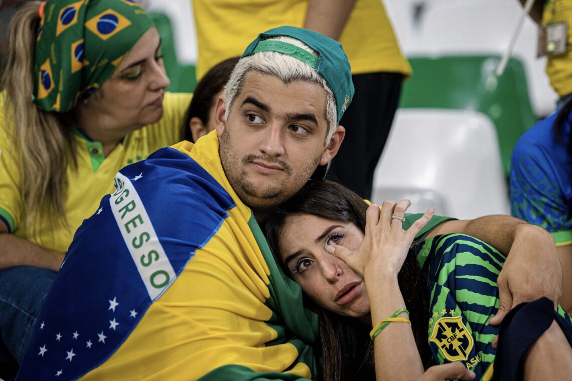 Kibice Brazylii po przegranym meczu