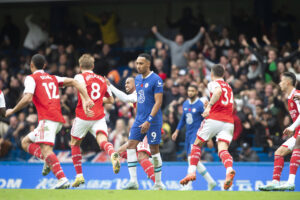 Piłkarze Arsenalu po zdobyciu gola z Chelsea