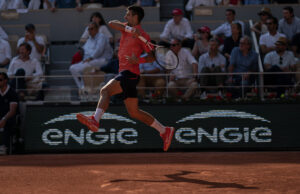 Novak Djokovic na forehandzie z wyskoku 11.06.2023