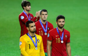Pilkarze Portugalii po przegranym finale