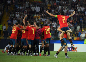 Piłkarze Hiszpanii po zdobytym golu
