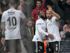 Piłkarze Besiktasu po zdobytym golu