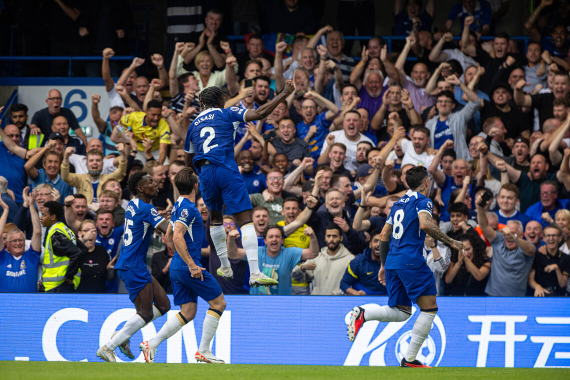 Piłkarze Chelsea celebrujący gola