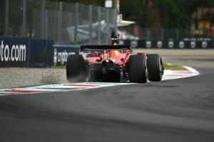 Grand Prix Włoch - Carlos Sainz - Ferrari w trakcie kwalifikacji przed wyścigiem, 2 września