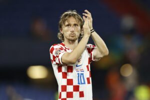 Luka Modrić dziękujący kibicom za doping