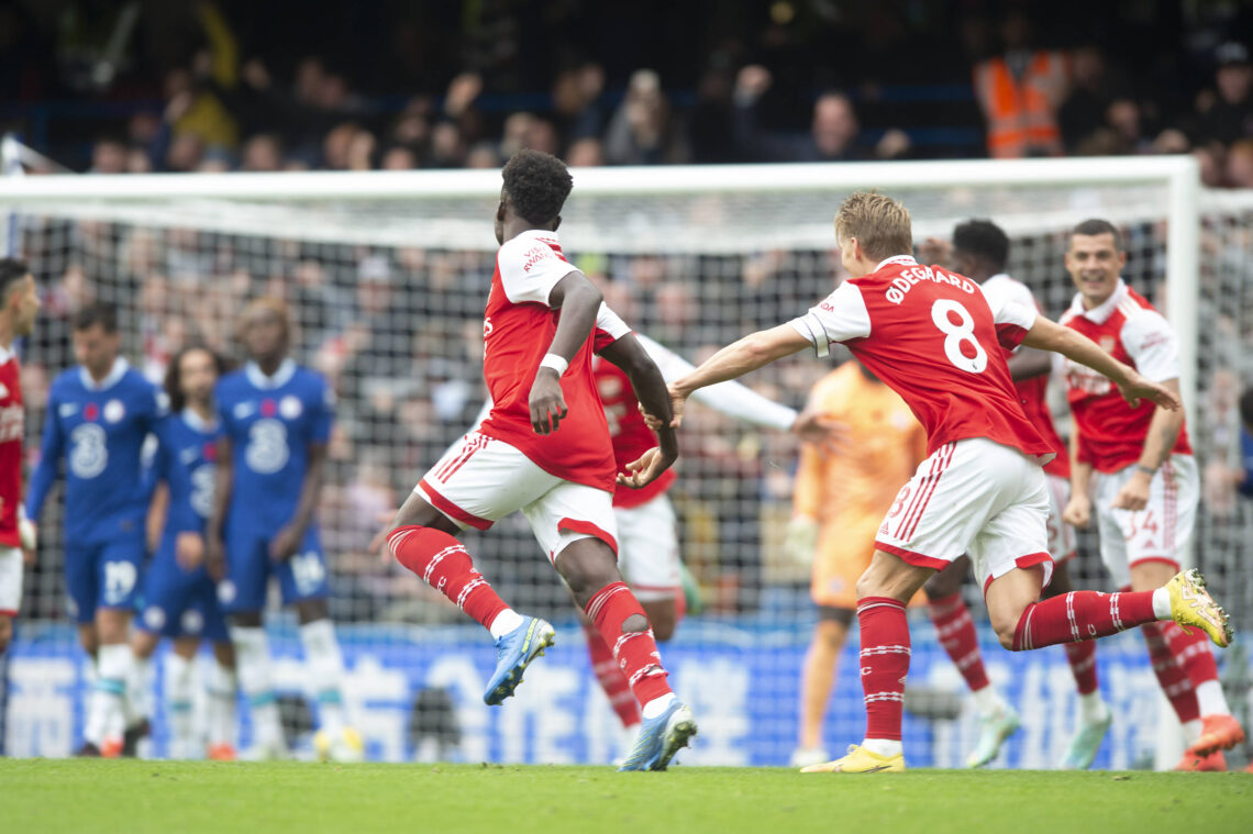 Piłkarze Arsenalu po strzeleniu gola Chelsea
