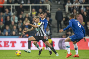 Bruno Guimaraes w meczu z Chelsea