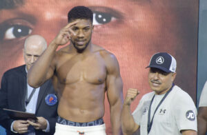 Anthony Joshua na ważeniu przed walką