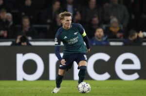 Martin Odegaard z piłką przy nodze