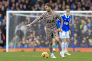 James Maddison z piłką przy nodze