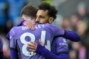 Salah i Bradley po zdobyciu gola