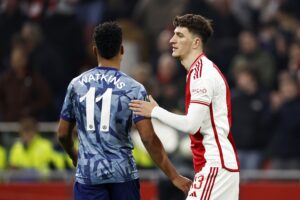 Ollie Watkins podczas meczu z Ajaxem