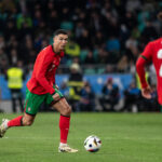 Cristiano Ronaldo prowadzący piłkę