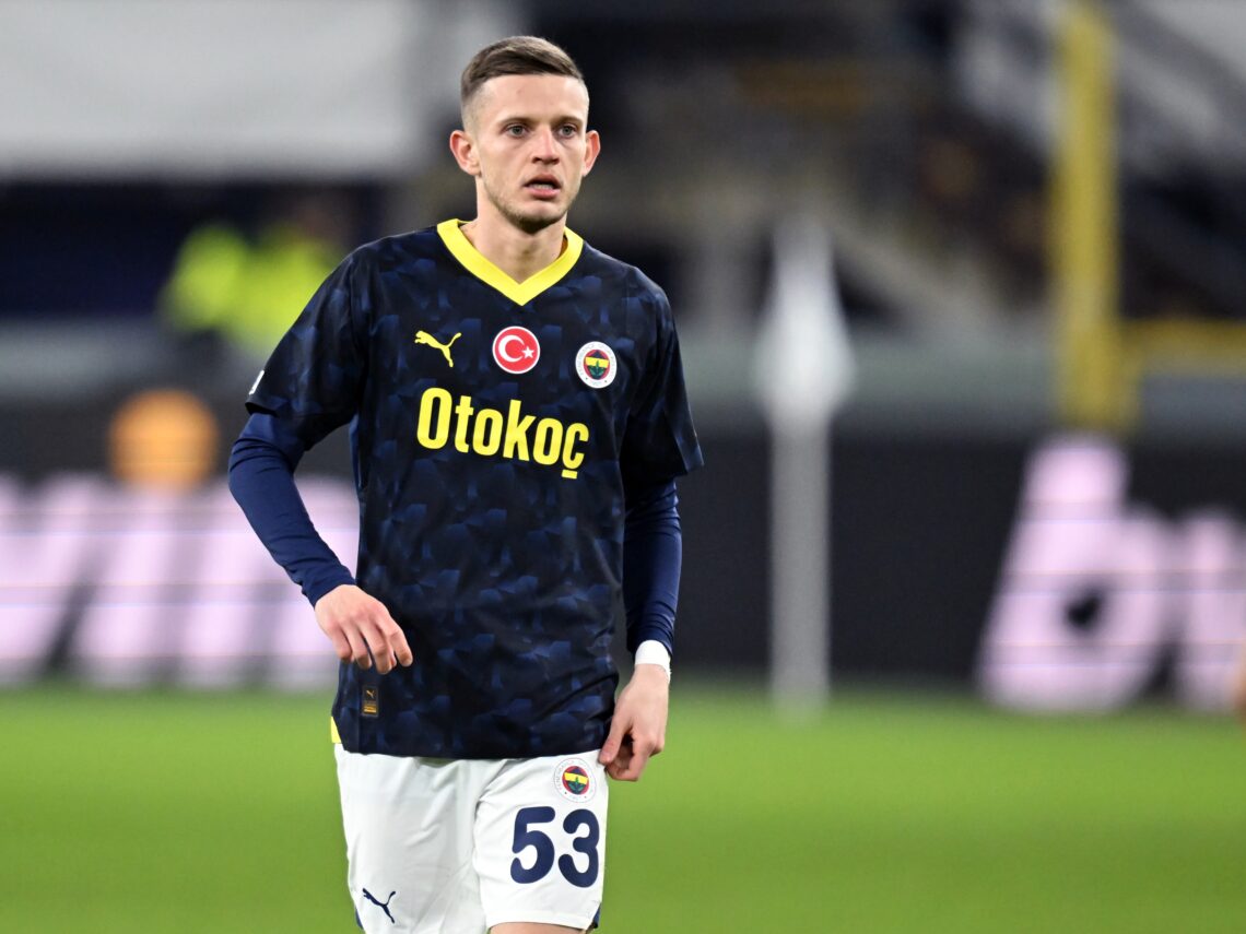 Sebastian Szymański podczas meczu Fenerbahce