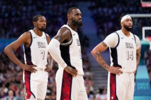 Kevin Durant, LeBron James oraz Anthony Davis podczas IO w Paryżu; 03.08.2024