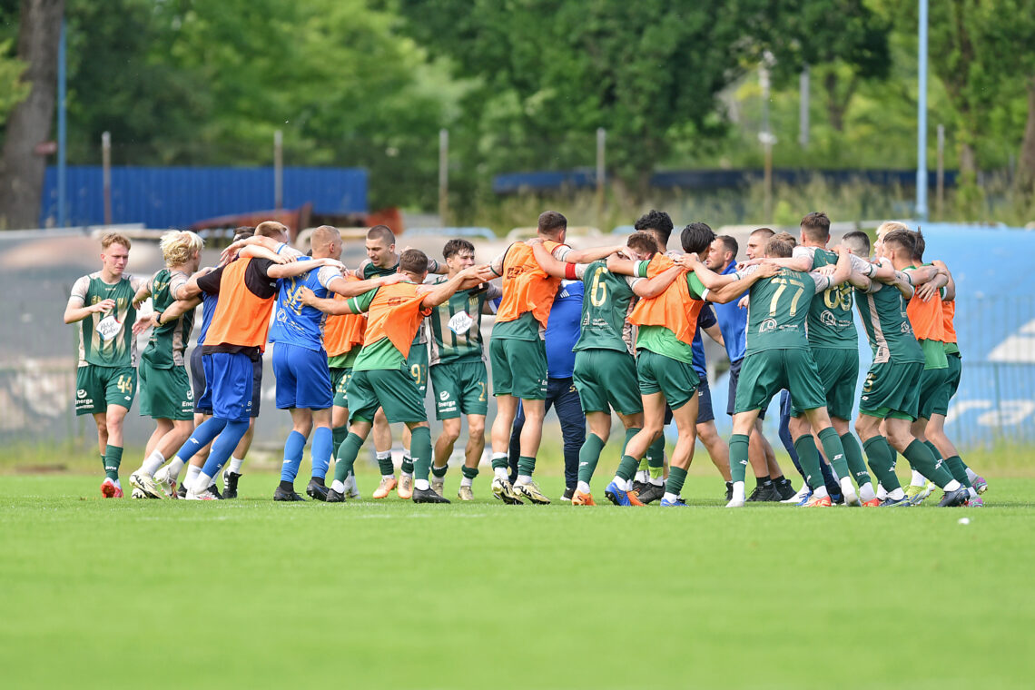 Piłkarze Olimpii po zwyciężonym meczu