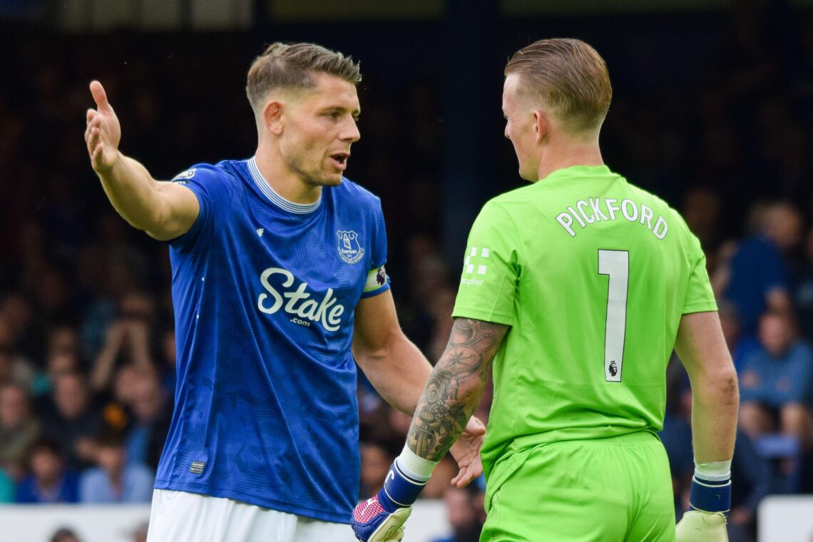 Tarkowski i Pickford podczas rozmowy