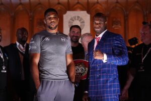 Anthony Joshua i Daniel Dubois podczas face off