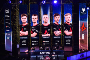 baner z zawodnikami Astralis